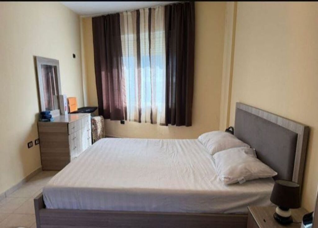 SI AFFITTA APPARTAMENTO 2+1+2+BLK AL LAGO ASCIUTTO 55.000 LEKE