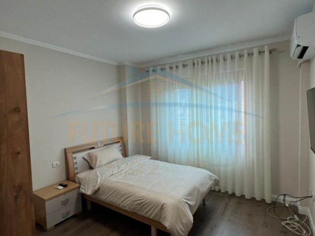 Shitet, Apartament 2+1+2, Stacioni i Trenit, Tiranë
