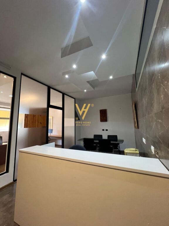 UFFICIO 132 M2 IN AFFITTO A GARDA 150.000 LEKE