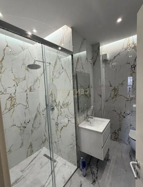 Appartamento in vendita 2+1+2+ Posto Auto, Via Durazzo