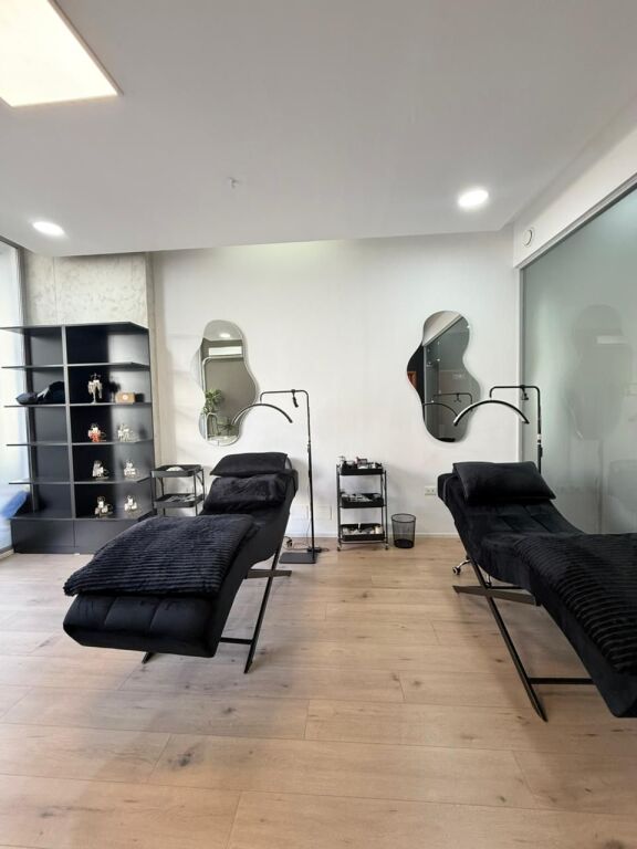 AMBIENTE COMMERCIALE IN AFFITTO A BLLOK