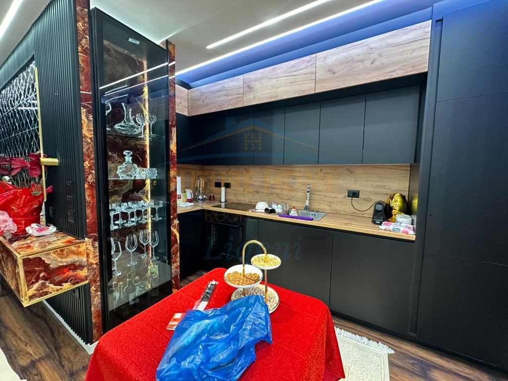 Qera, Apartament 2+1, Zogu i Zi, Perball Ring Center, Tiranë.