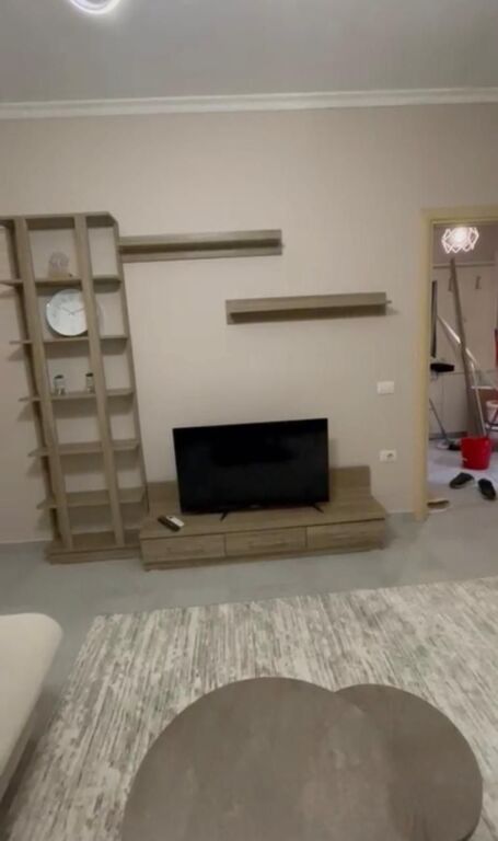 Jepet me qera apartament 1+1, Yzberisht Kompleks Molla Bulevard Migjeni.