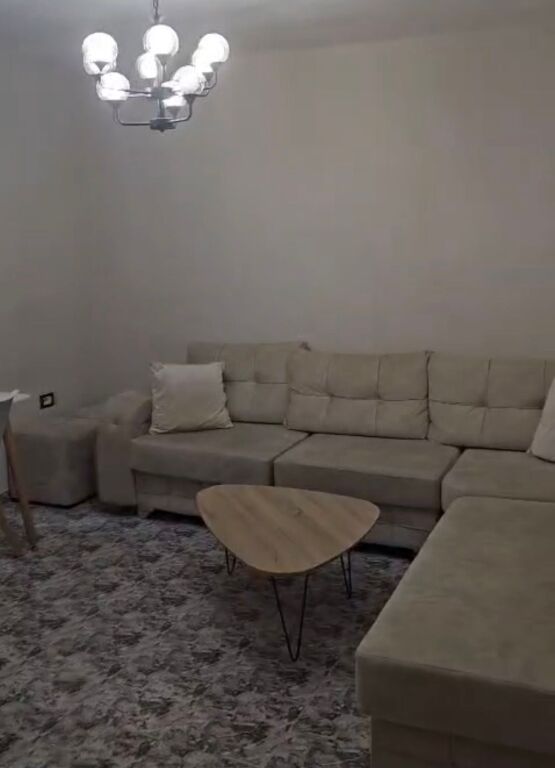 Appartamento 2+1 vicino al Liceo Ismail Qemali!