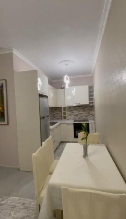 Jepet me qera apartament 1+1, Yzberisht Kompleks Molla Bulevard Migjeni.