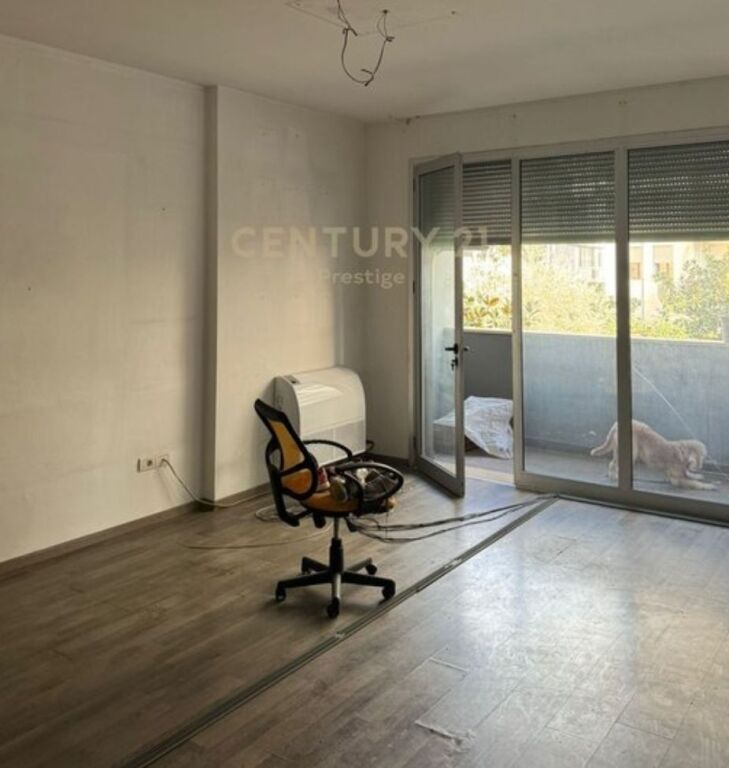 AMBIENT ZYRE ME QIRA