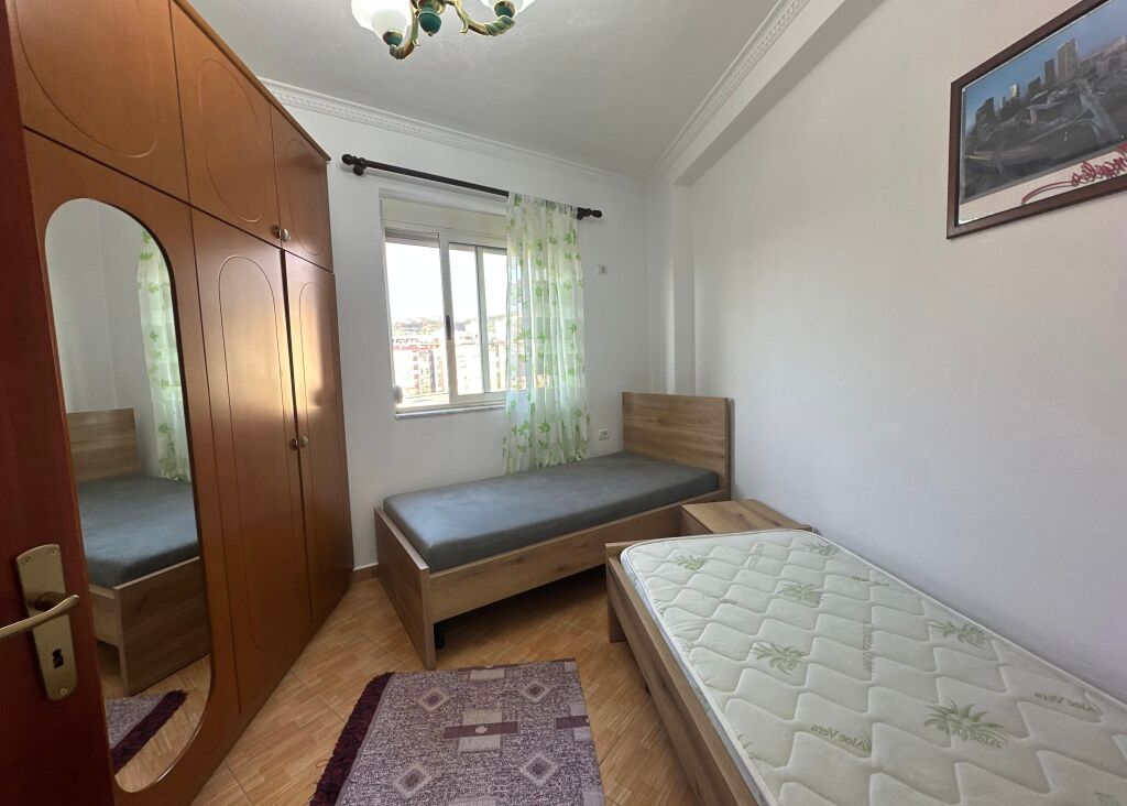 2+1/Qera📍Fresku 📌40 000 lek