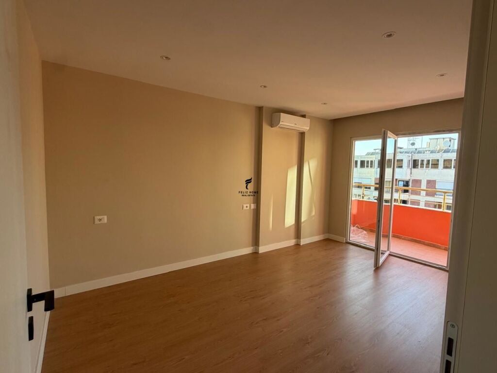 SHITET APARTAMENT 2+1 STACIONI TRENIT 190.000 EURO FH-68232