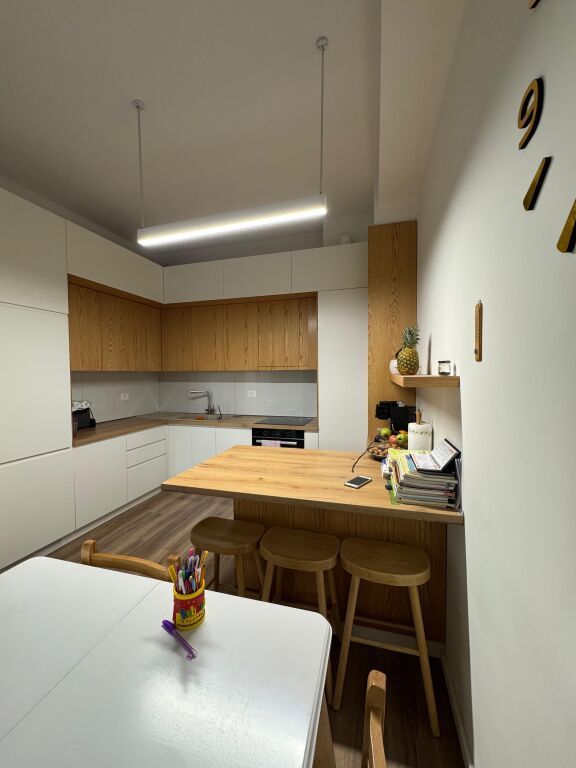 🏢Tek Pazari i Ri shitet apartament 2+1+2+post parkimi , 380,000€uro