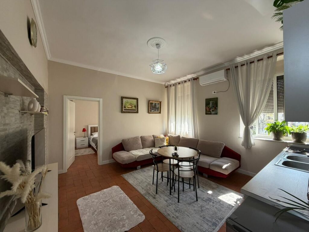 Appartamento 2+1 in affitto vicino all'Hotel Colosseo in Via Durazzo.