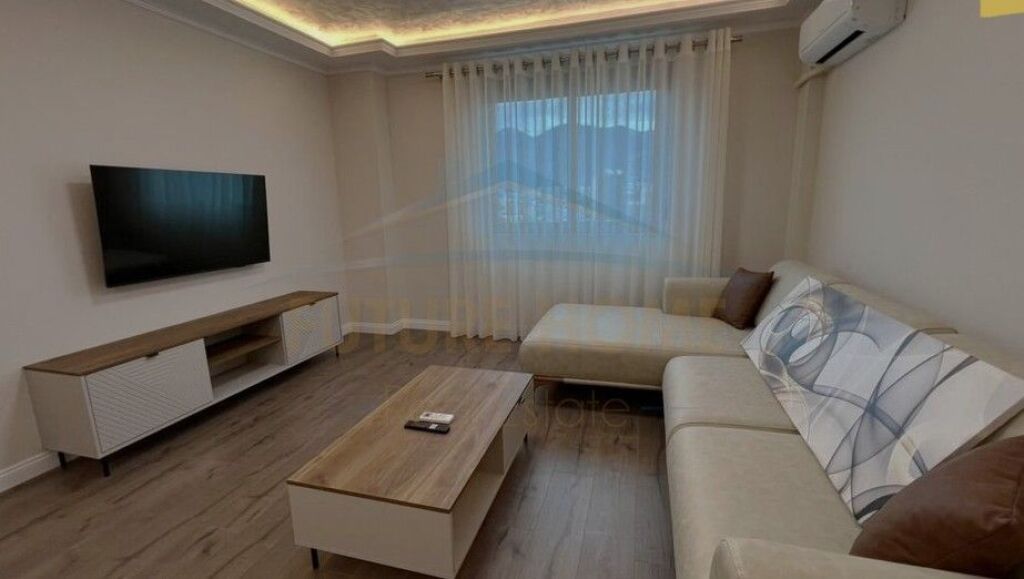 Shitet, Apartament 2+1+2, Stacioni i Trenit, Tiranë