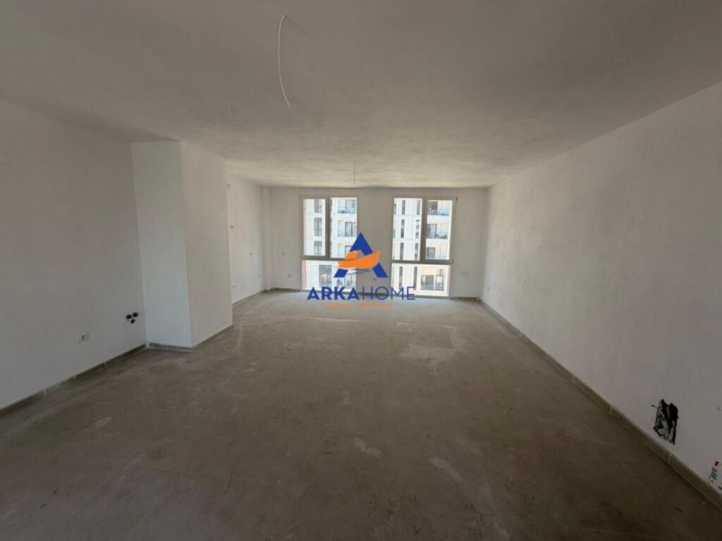 SHITET APARTAMENT 3+1+2+BALLKON "TE FARMACIA 10" 296.000 EURO (I DISKUTUESHEM)