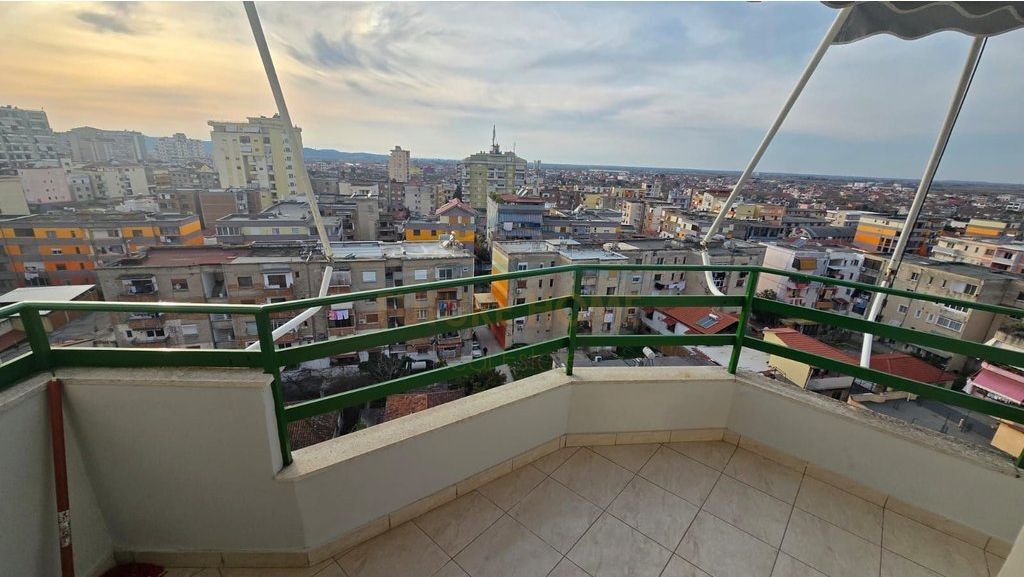 Shitet,Apartament 3+1+3 , Lagjia 29 Nentori, Fier.