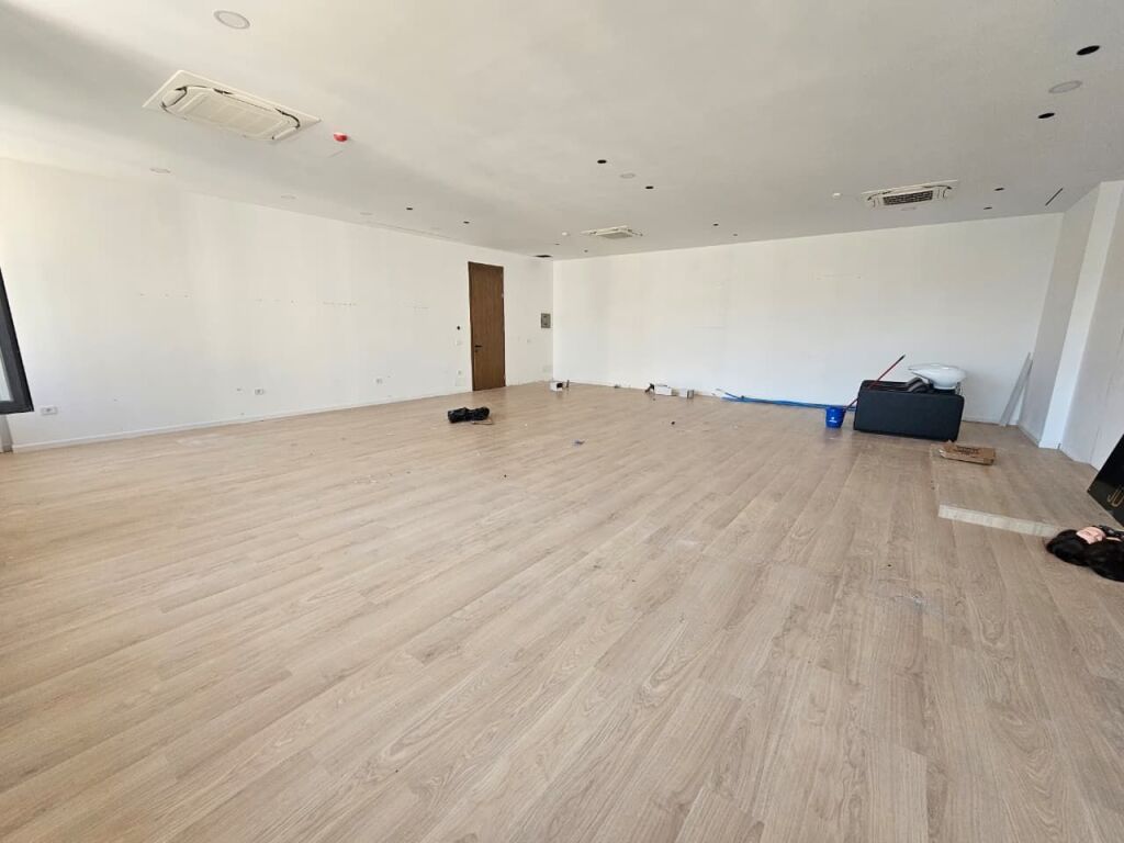 🏢 Locale in Affitto – Complesso Delijorgji