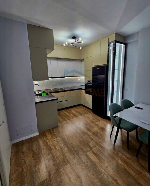 Affitto, Appartamento 1+1+Posto Auto, Complesso E-88, Tirana.