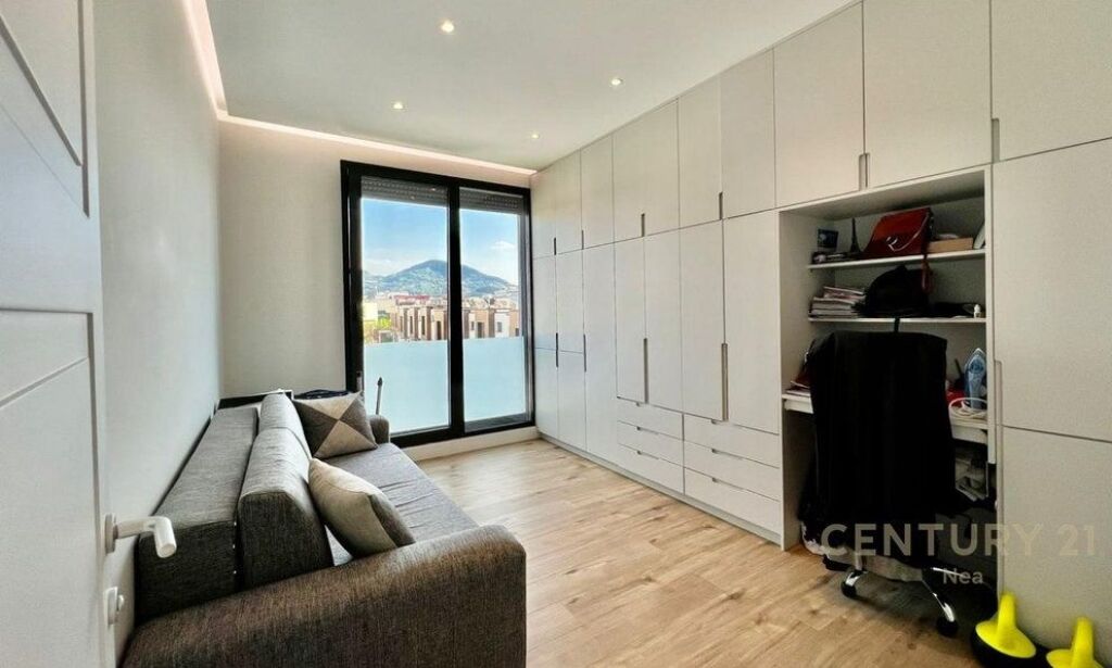 Apartament 3+1+2 + 2 Poste Parkimi me qira , Lunder , Teg