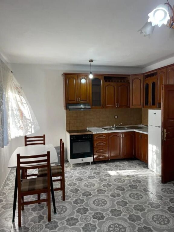 APARTAMENT 1+1. 350 EURO.SPITALI AMERIKAN 3.