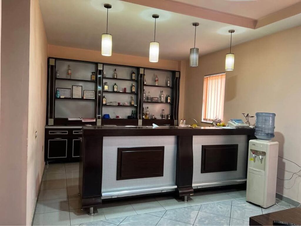 SHITET / JEPET ME QIRA MOTELI - VAQARR, TIRANE