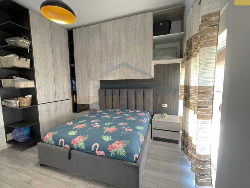 Shitet, Apartament 2+1+2, Kompleksi Mangalem, Tiranë.
