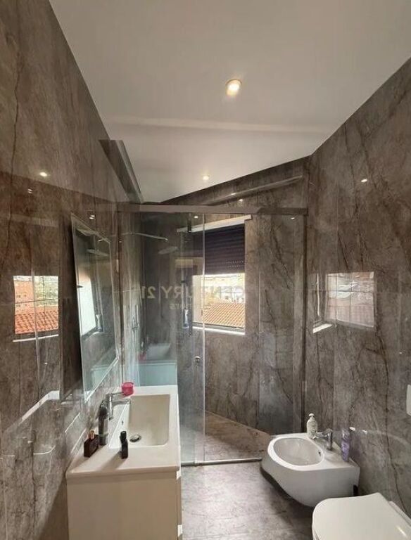 Appartamento in vendita 2+1+2+ Posto Auto, Via Durazzo