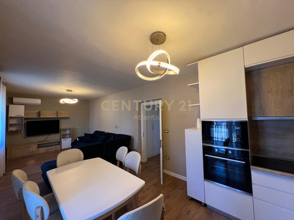 SHITET APARTAMENT 2+1+2 TUALETE PRANE QENDRRES TEK MUZEUMI DURRES !