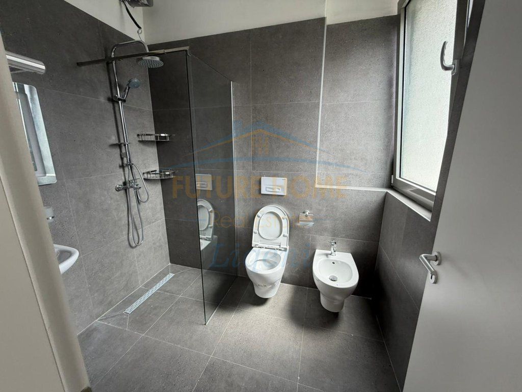 Affitto, Appartamento 2+1+ Posto Auto, Green Valley, Tirana.