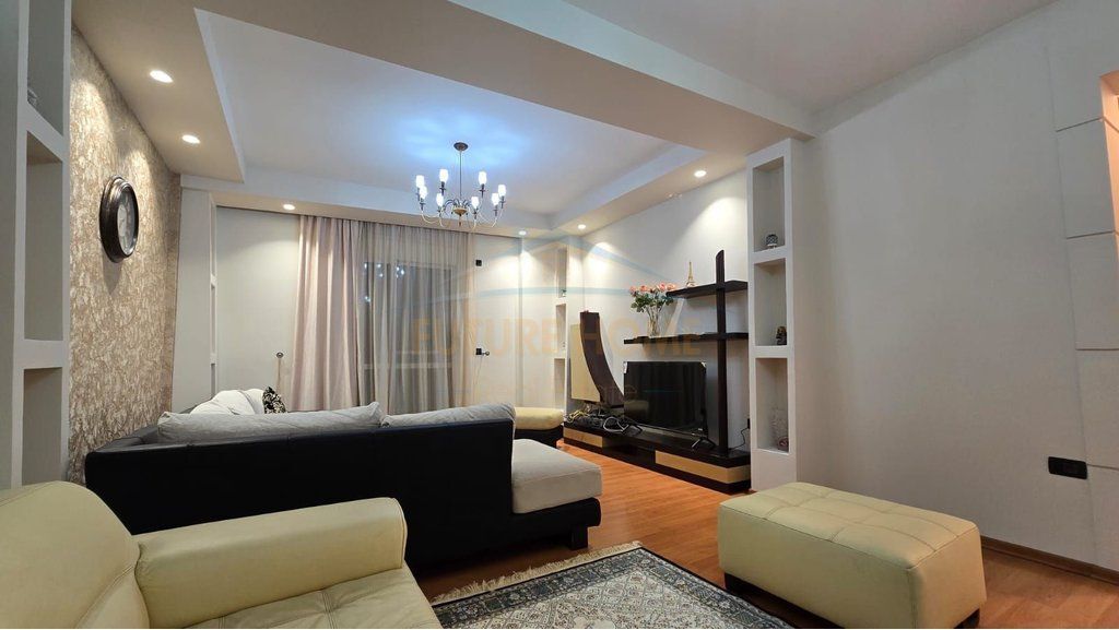 Shitet,Apartament 3+1+3 , Lagjia 29 Nentori, Fier.