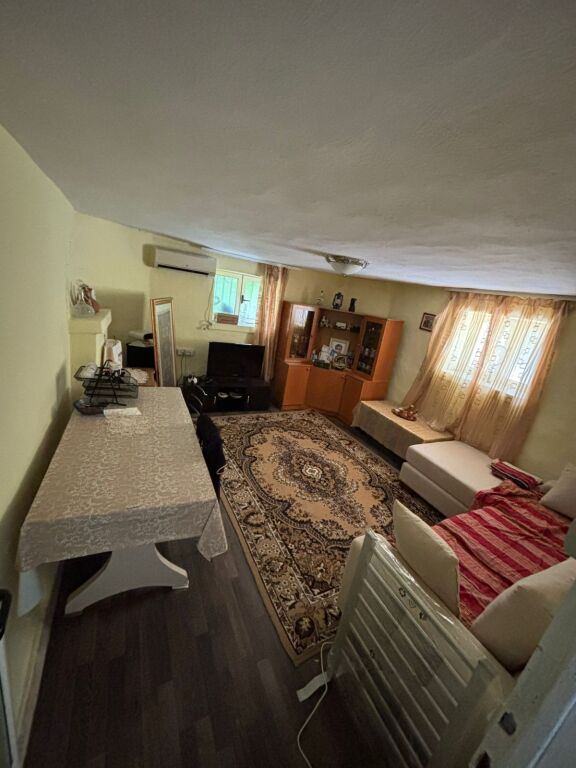 Jepet me qera kati 1 i vile SELVIA