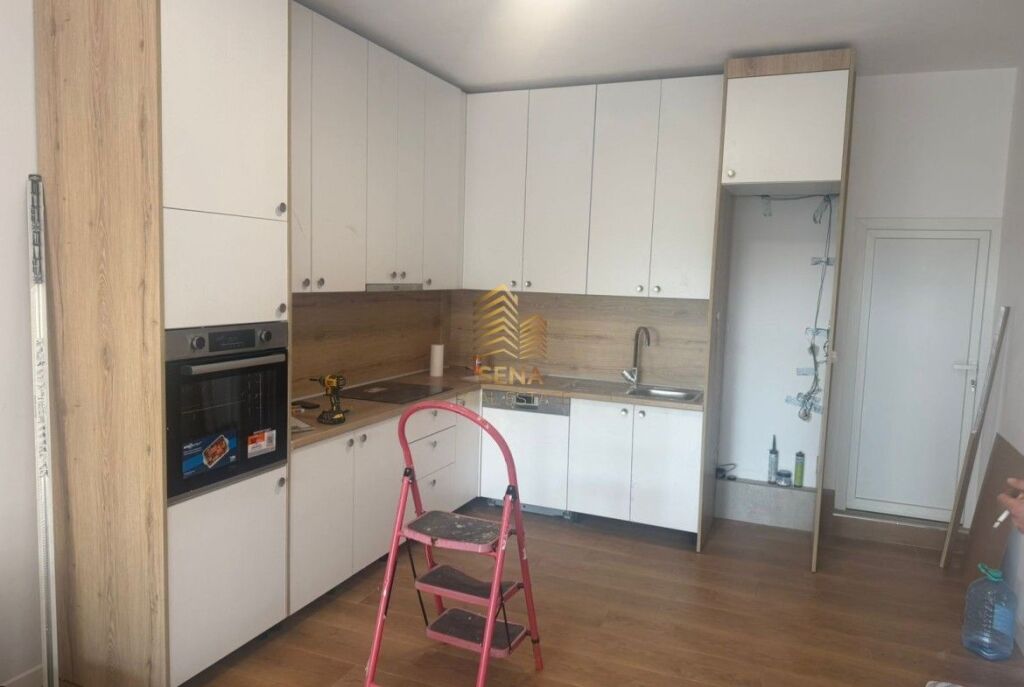 Qira, Hyrje Private 2+1+Post Parkimi, Shkoze, 45.000 Leke/Muaj