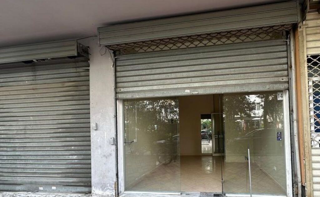 Shop for sale, Near Square 21