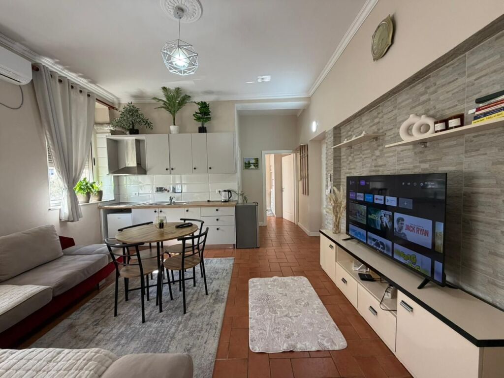 Appartamento 2+1 in affitto vicino all'Hotel Colosseo in Via Durazzo.