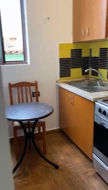 Garsoniere me qera - Rruga Kavajes, prane Globe, rruga Stavri Themeli