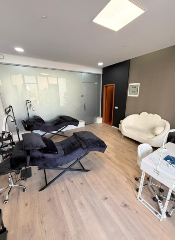 🏡 Locale commerciale in affitto a Bllok, vicino all'Università di Giurisprudenza