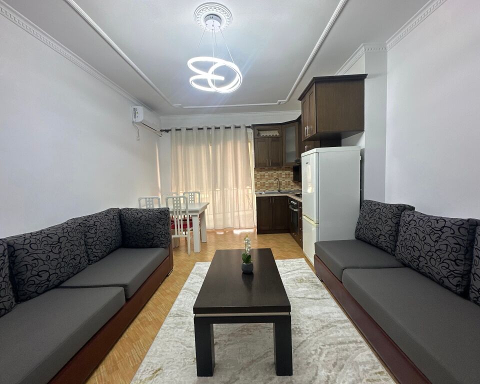 2+1/Qera📍Fresku 📌40 000 lek