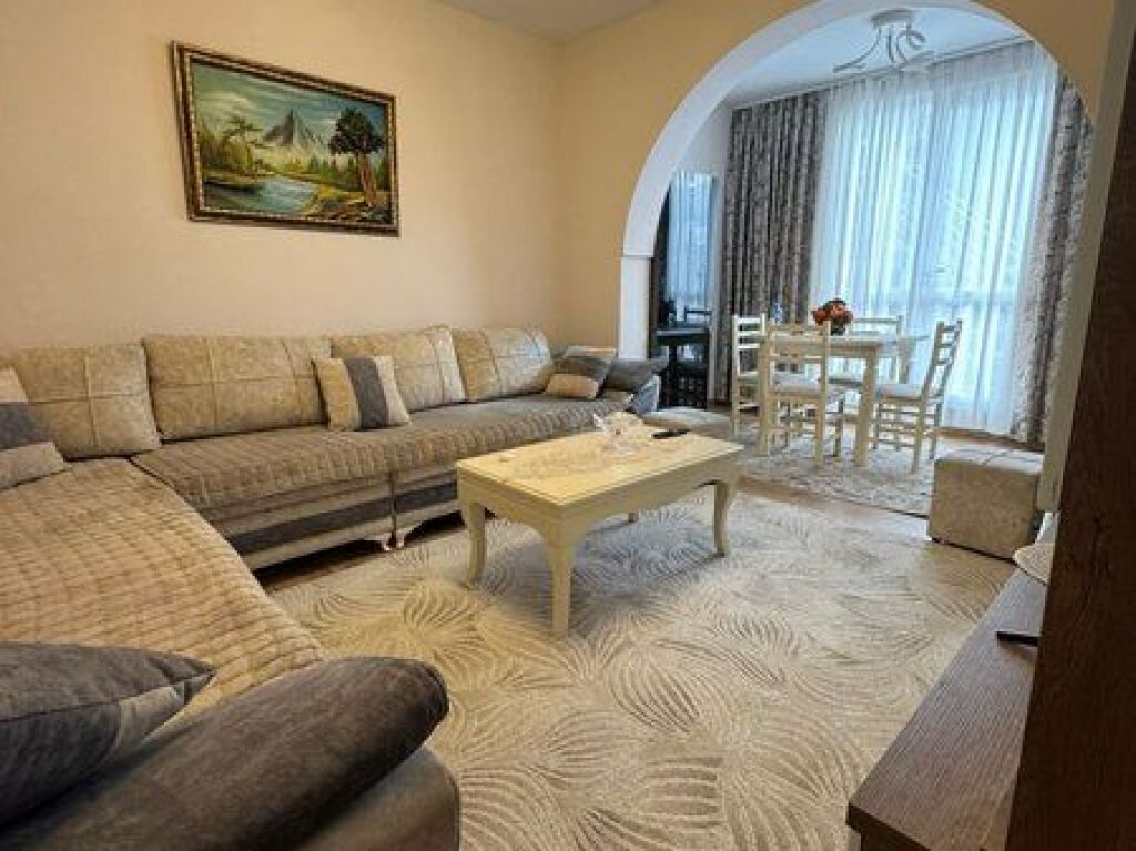 Shitet, Apartament 1+1+ Verande, Kinostudio, Tiranë.