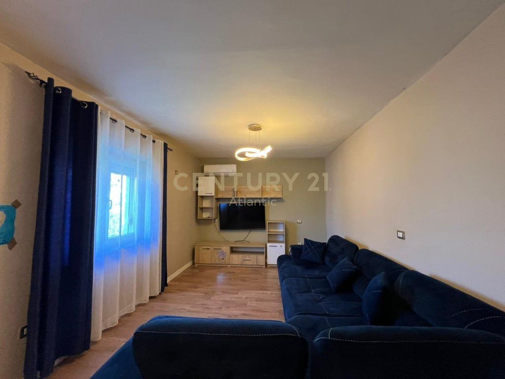 SHITET APARTAMENT 2+1+2 TUALETE PRANE QENDRRES TEK MUZEUMI DURRES !