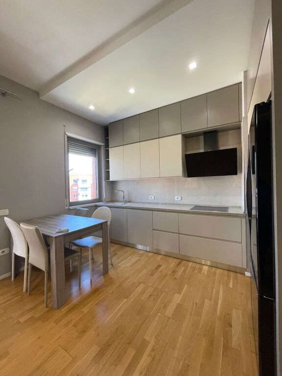 Apartament 2+1 Me Qera plus Post Parkimi ne Delijorgj.