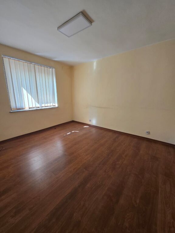 Jepet me qera  Apartament Zyre ne Bllok