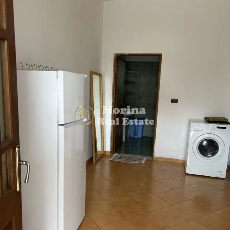 Rent | Private house 1 + 1 | Astir | 370 €/month