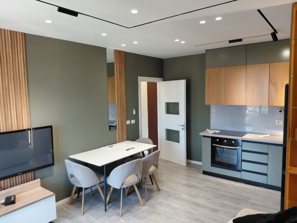 🏢Ne zonen e Ali Demit,jepet me qera apartament 2+1+2+post parkimi,i mobiluar  750Euro