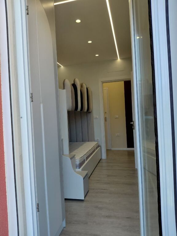 🏢Ne zonen e Ali Demit,jepet me qera apartament 2+1+2+post parkimi,i mobiluar  750Euro