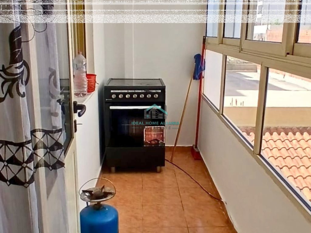 APARTAMENT 2+1 ME QERA – RRUGA E CIPAJVE, VLORË