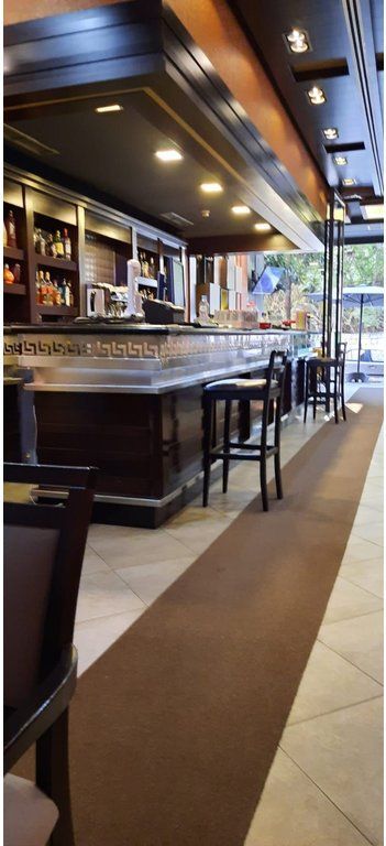 Shitet, Ambient Komercial Bar-Kafe ,Rruga e Barrikadave, Tirane.