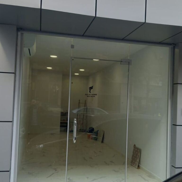 SHOP FOR RENT 65 M2 BLLOK 350,000 LEKE FH-68241