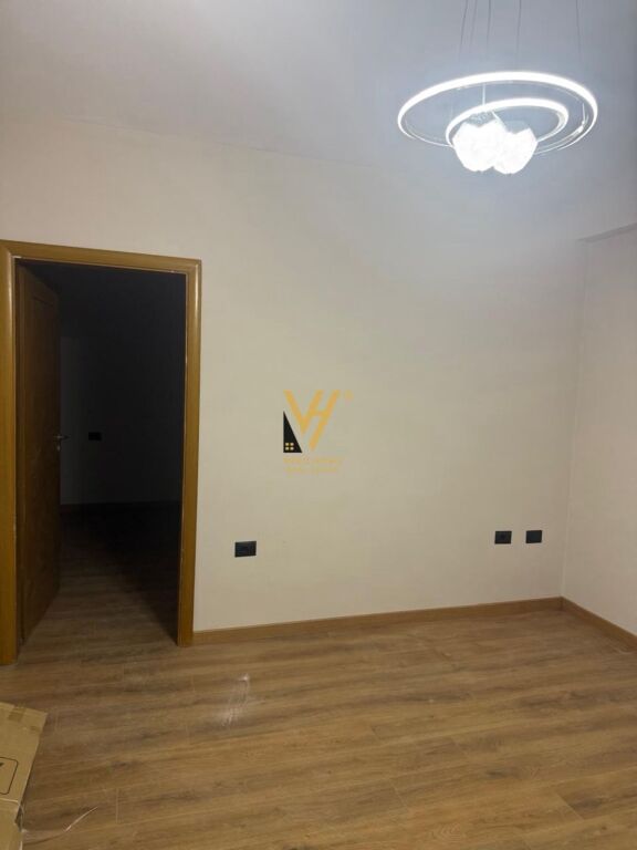 JEPET ZYRE 60 M2 ME QERA NE ALI DEM 50.000 LEKE