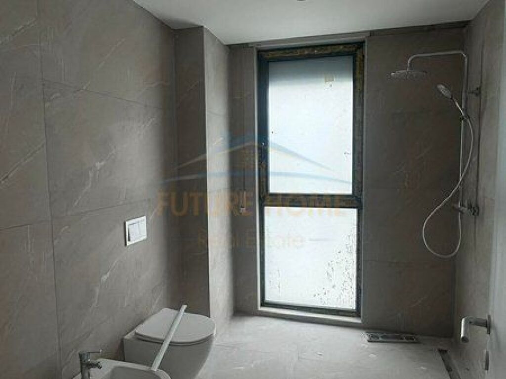 For sale, Apartment 2+1+2, Access Tirana, Former Eagle Square
