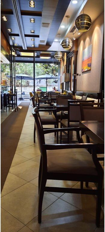 Shitet, Ambient Komercial Bar-Kafe ,Rruga e Barrikadave, Tirane.