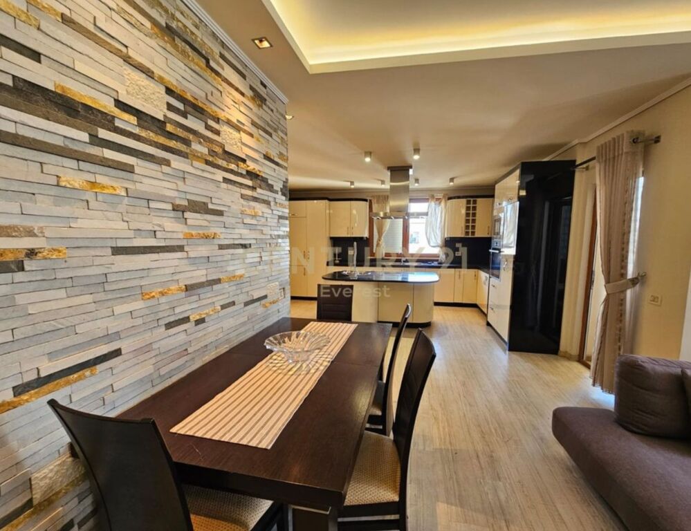 VENDIAMO APPARTAMENTO 3+1+2+DEPOSITO