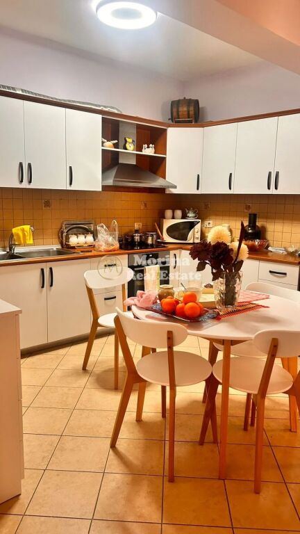 Rent | Apartment 2 + 1 | Kavaja Street | 700 €/month