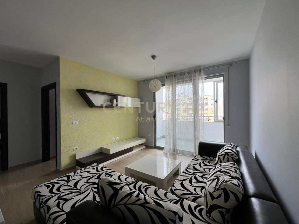 SHITET APARTAMENT 2+1+2 TUALETE DHE 2 BALLKONE TEK ISH URT NE DURRES !